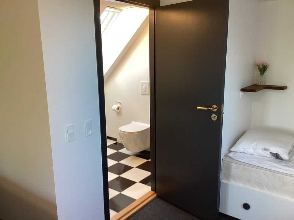 Bed, Bathroom