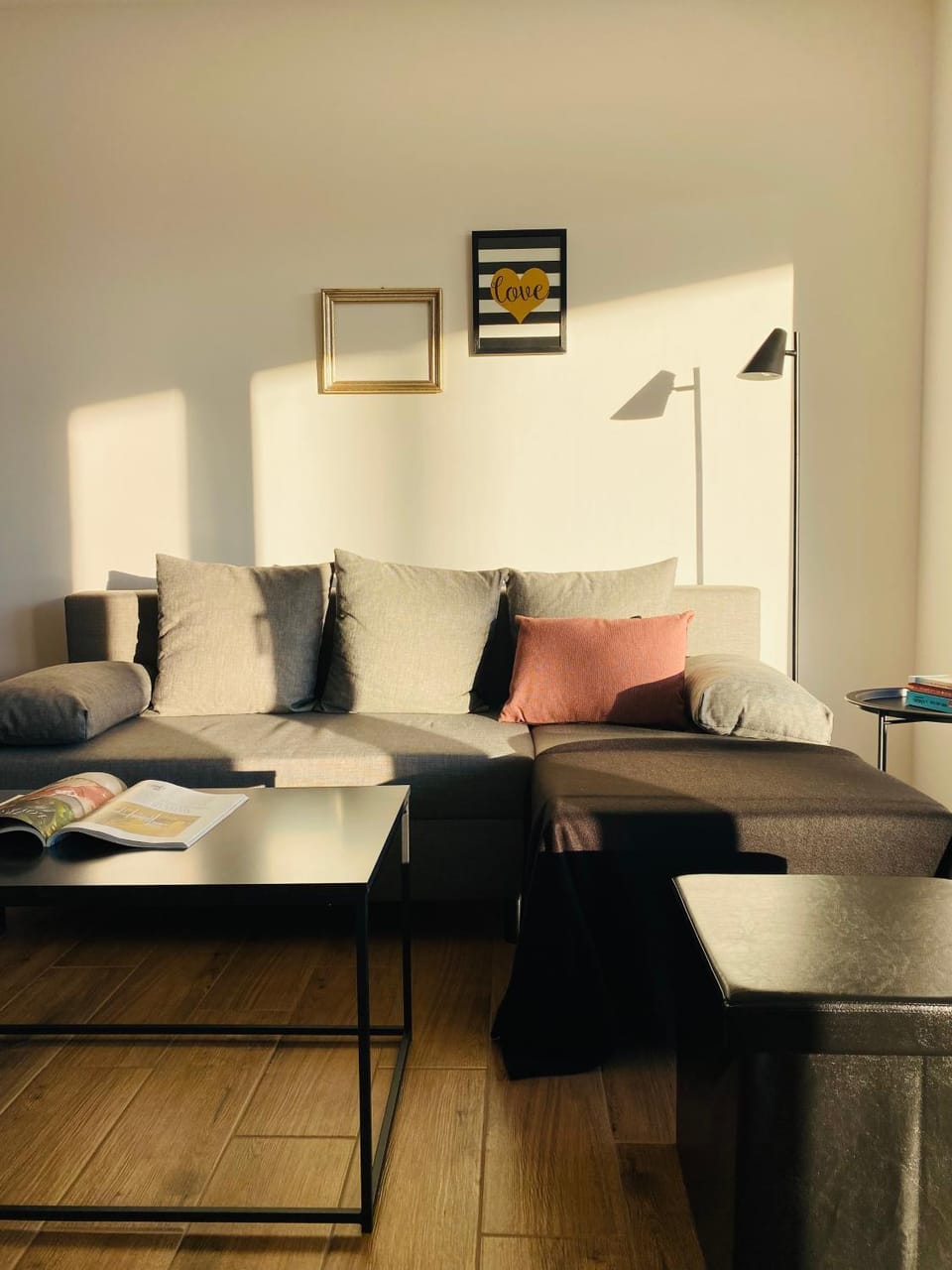 Living room, Seating area