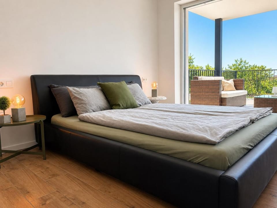 Bed, View (from property/room), Balcony/Terrace, Photo of the whole room, Bedroom