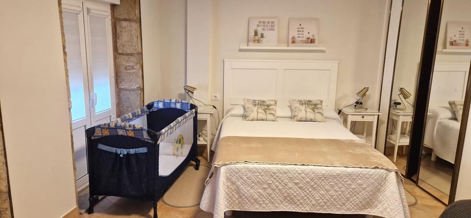 Bedroom, cot