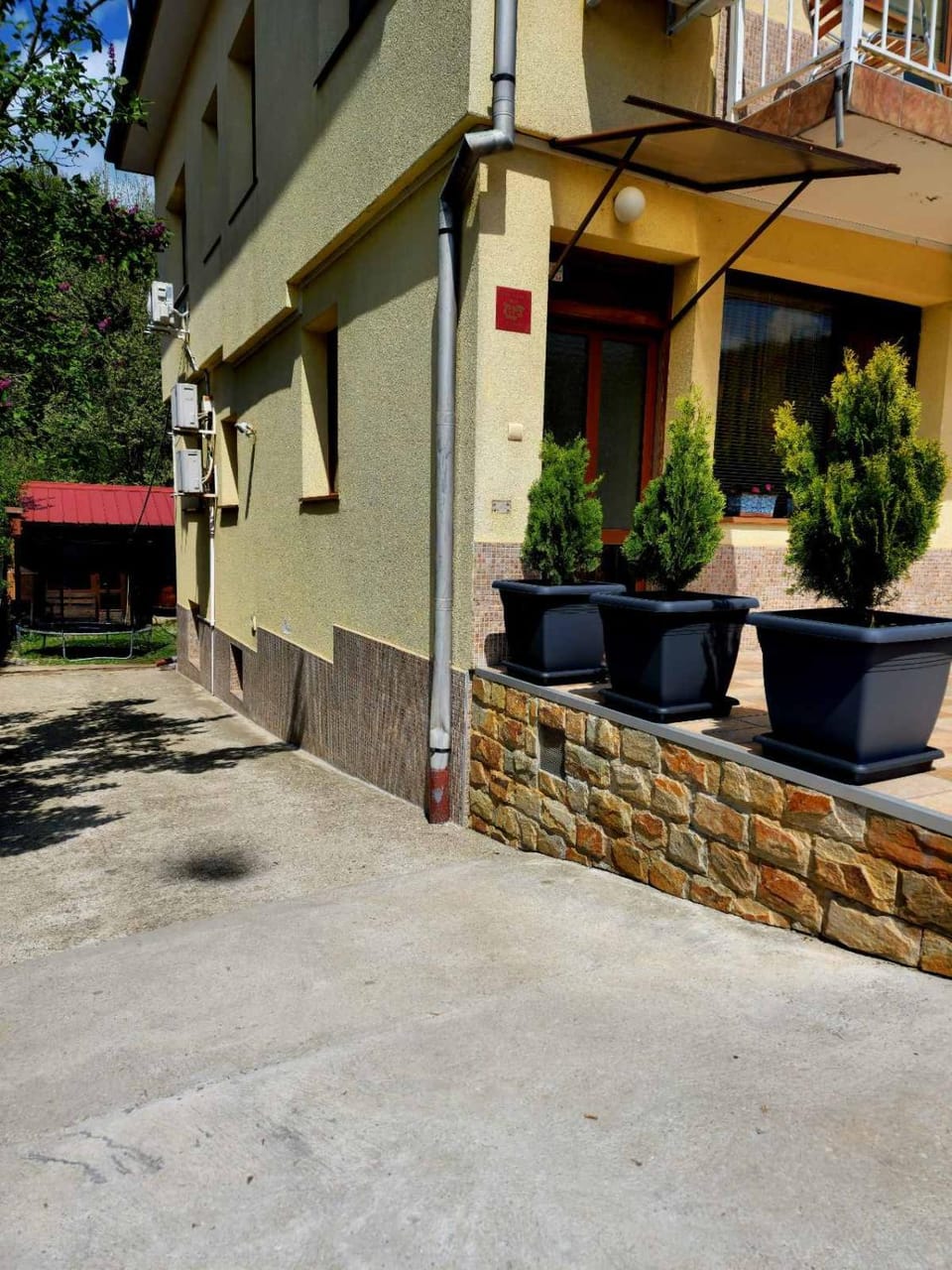 Facade/entrance, Parking