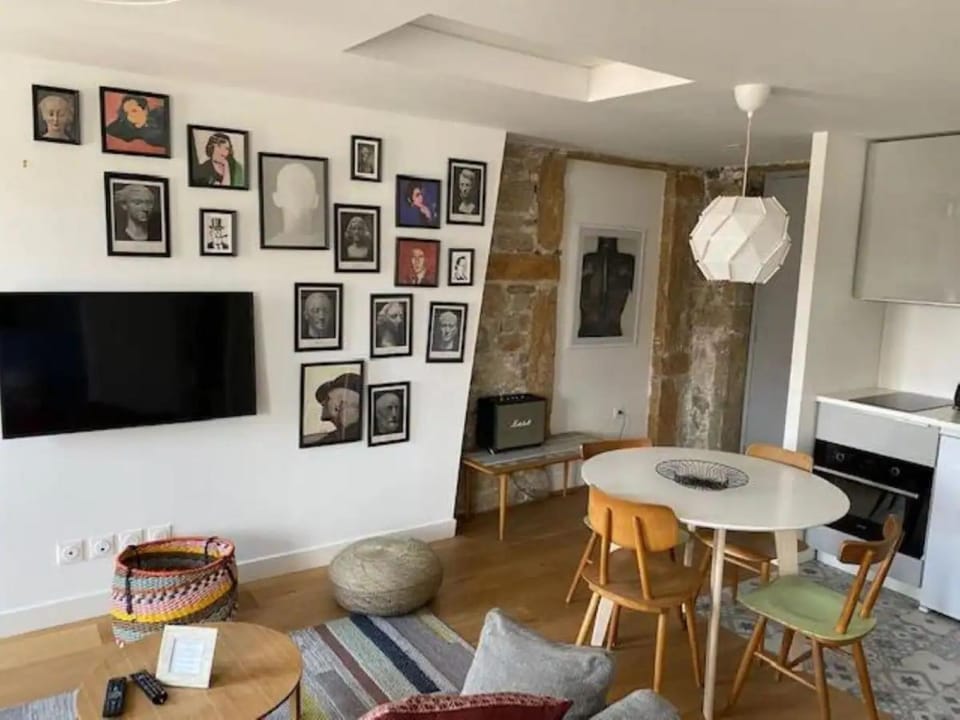 TV and multimedia, Living room, Dining area
