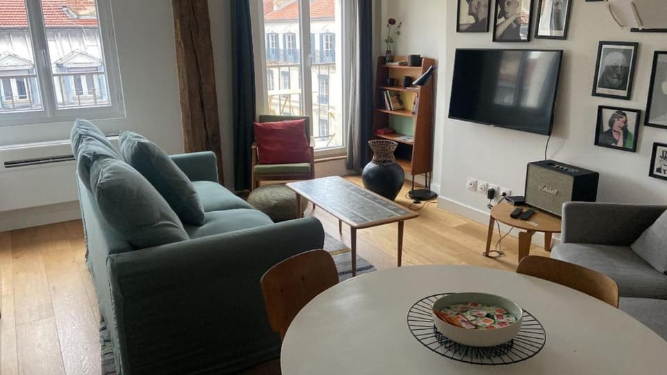 TV and multimedia, Living room, Dining area