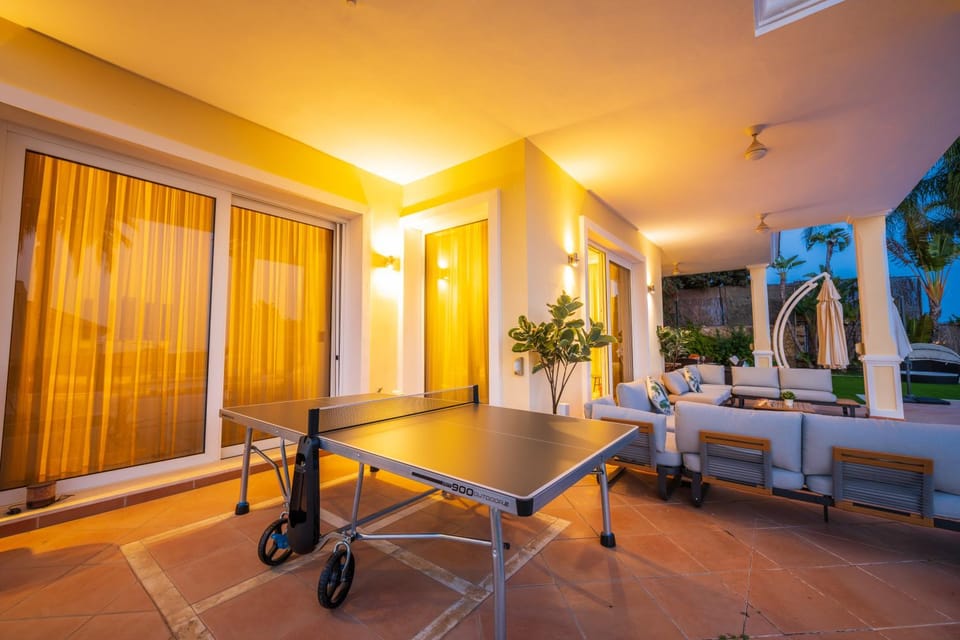 Seating area, sunbed