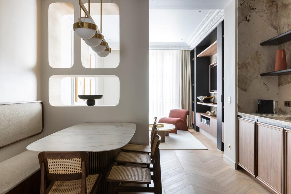 Kitchen or kitchenette, Dining area