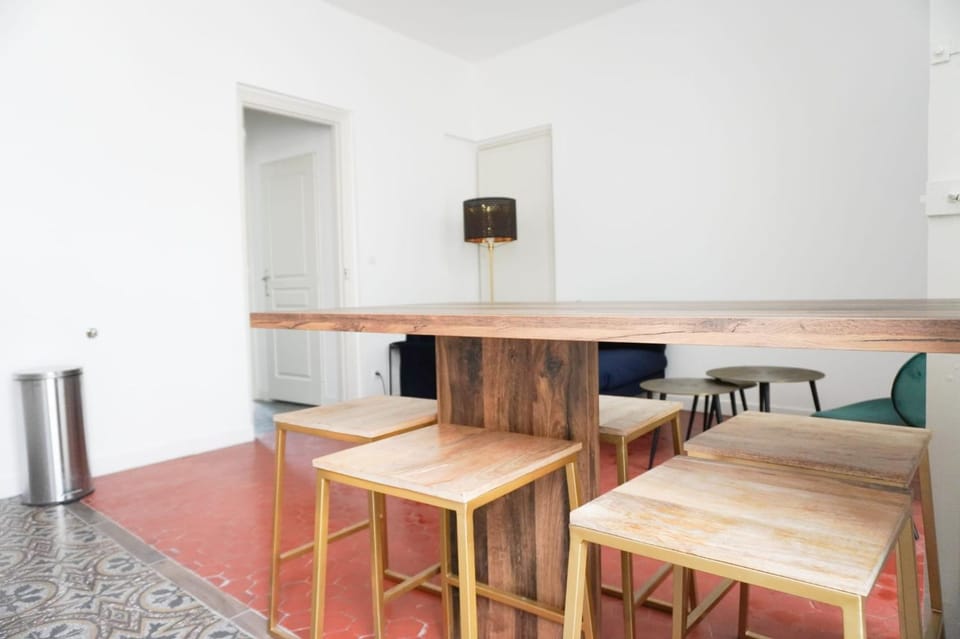 Seating area, Dining area