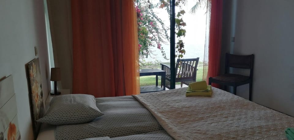 Sea to see - sea front view Apartment in Caniço