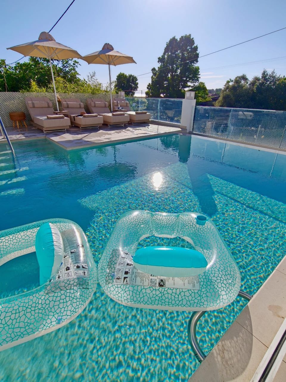 Day, Natural landscape, Swimming pool, sunbed
