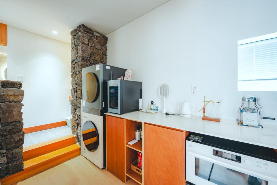 Coffee/tea facilities, pet friendly, toaster