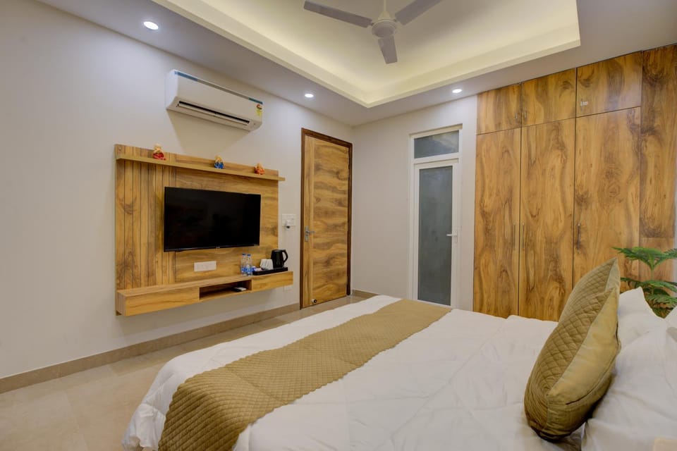 Bed, TV and multimedia, Photo of the whole room, Bedroom, wardrobe, air conditioner