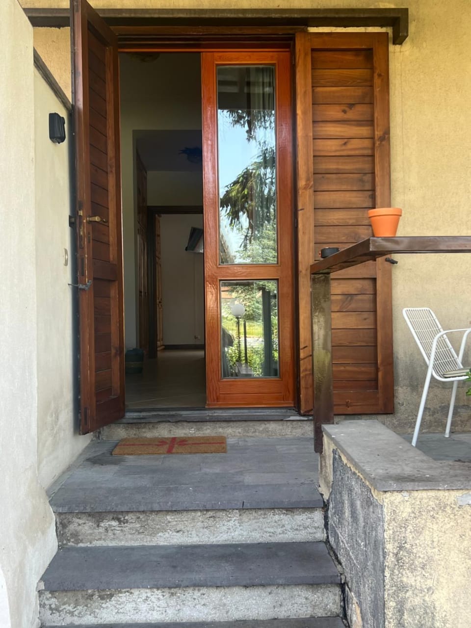 Property building, Facade/entrance, Balcony/Terrace