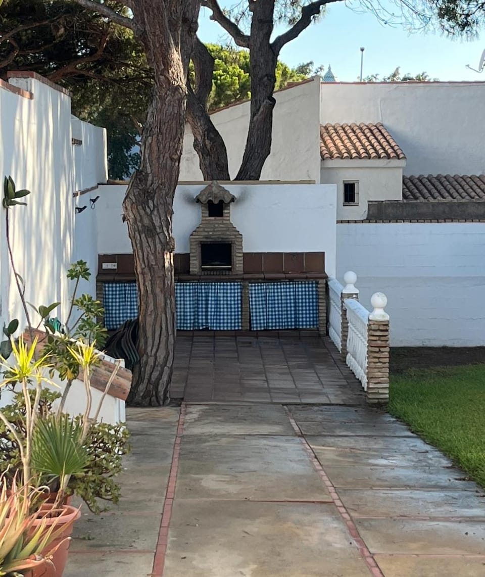 VILLA CORVINA House in Chiclana de la Frontera