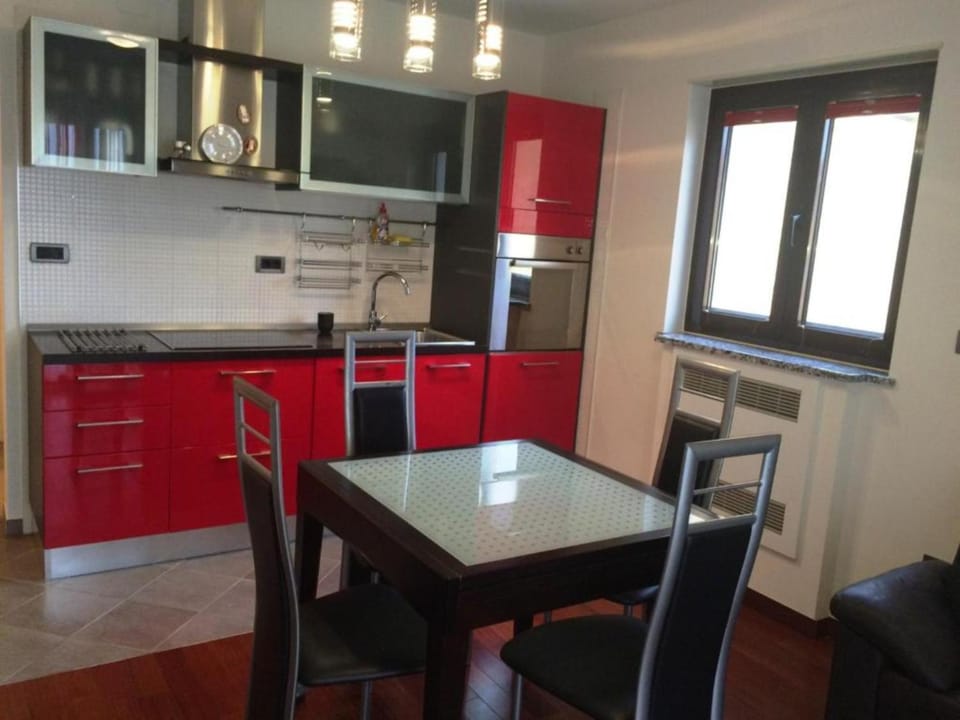 Kitchen or kitchenette, Dining area, dishwasher, stove