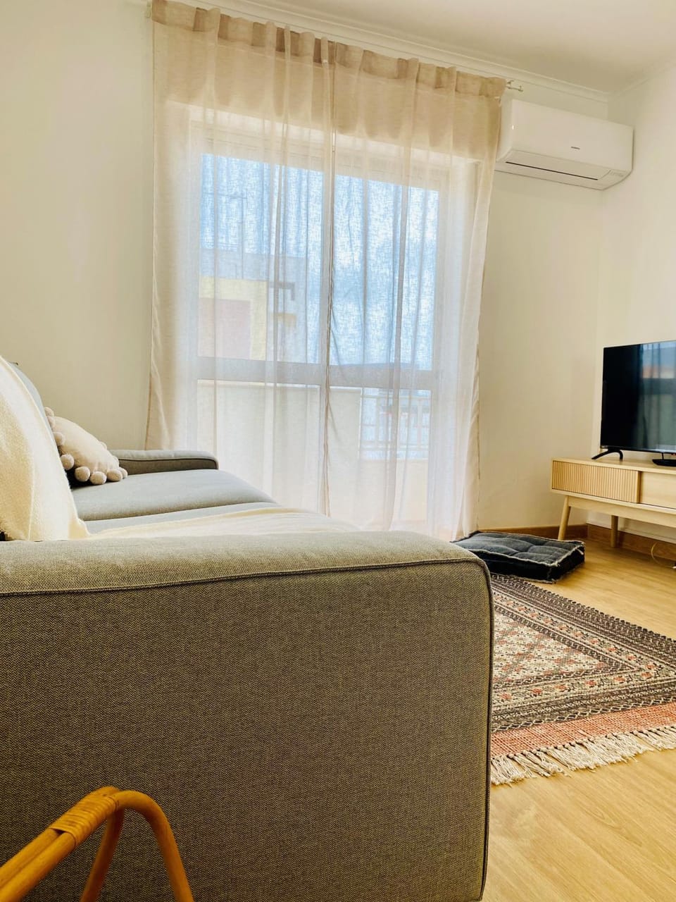 Living room, Seating area, air conditioner