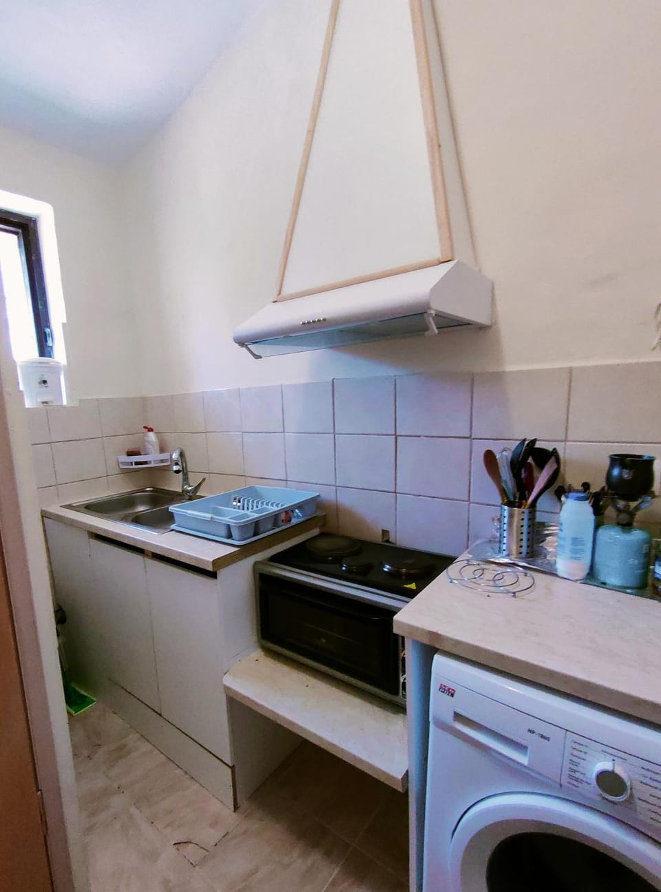 Kitchen or kitchenette, stove