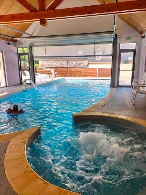 Hot Tub, Swimming pool