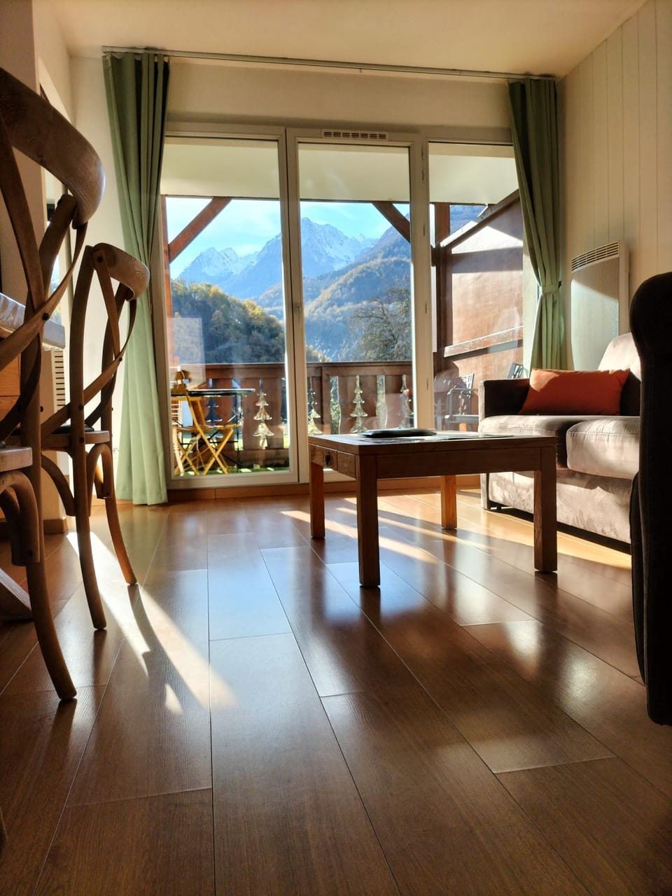 Balcon plein sud, piscine/spa Apartment in Luz-Saint-Sauveur