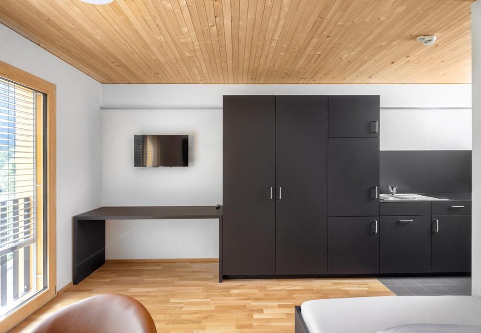 TV and multimedia, Kitchen or kitchenette, wardrobe