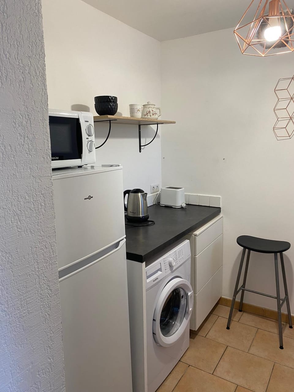 Kitchen or kitchenette, minibar, toaster, washing machine