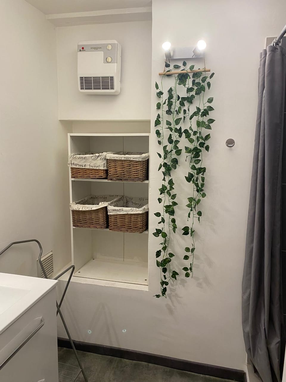 Bathroom, towels