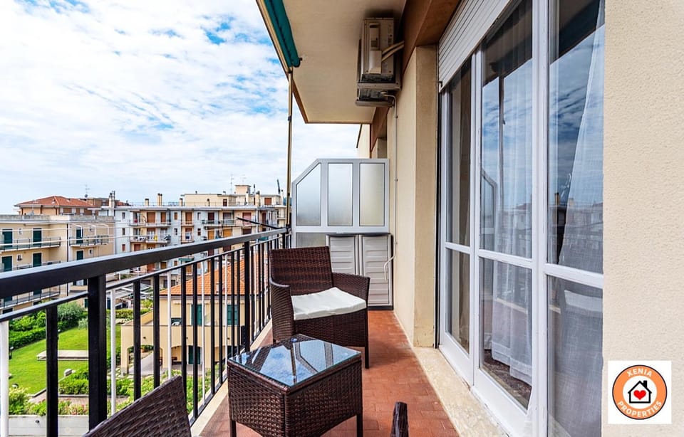 Restaurant/places to eat, Summer, View (from property/room), Balcony/Terrace, Landmark view, Sea view, Seasons, Quiet street view, Inner courtyard view