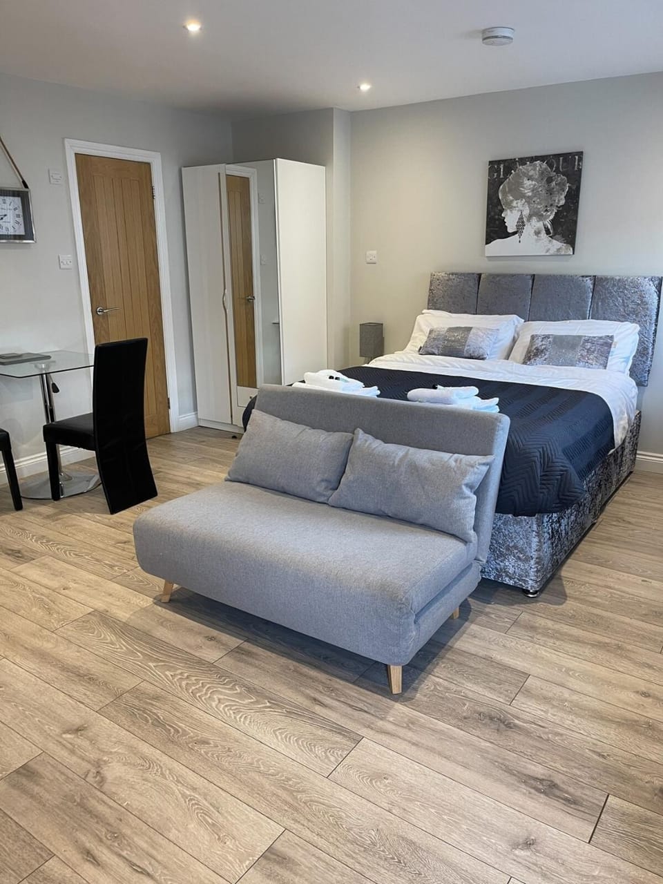 Bed, Seating area, Bedroom