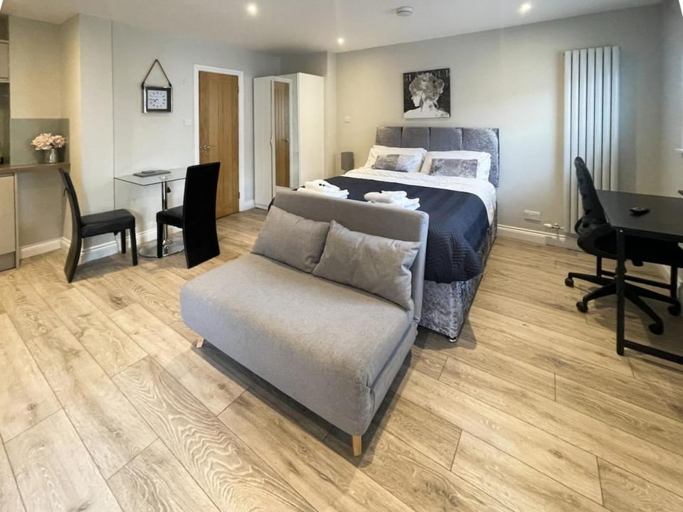 Bed, Seating area, Bedroom