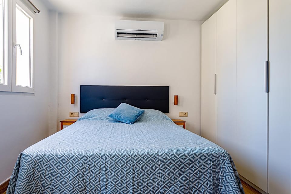 Bed, Photo of the whole room, Bedroom, towels, air conditioner