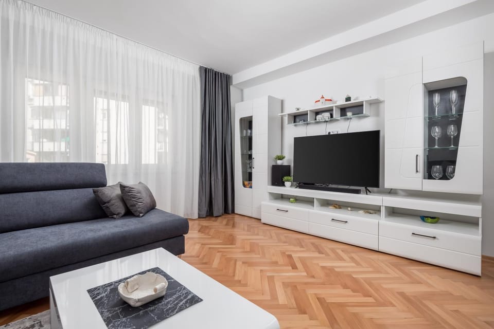 Communal lounge/ TV room, TV and multimedia, Living room, Seating area