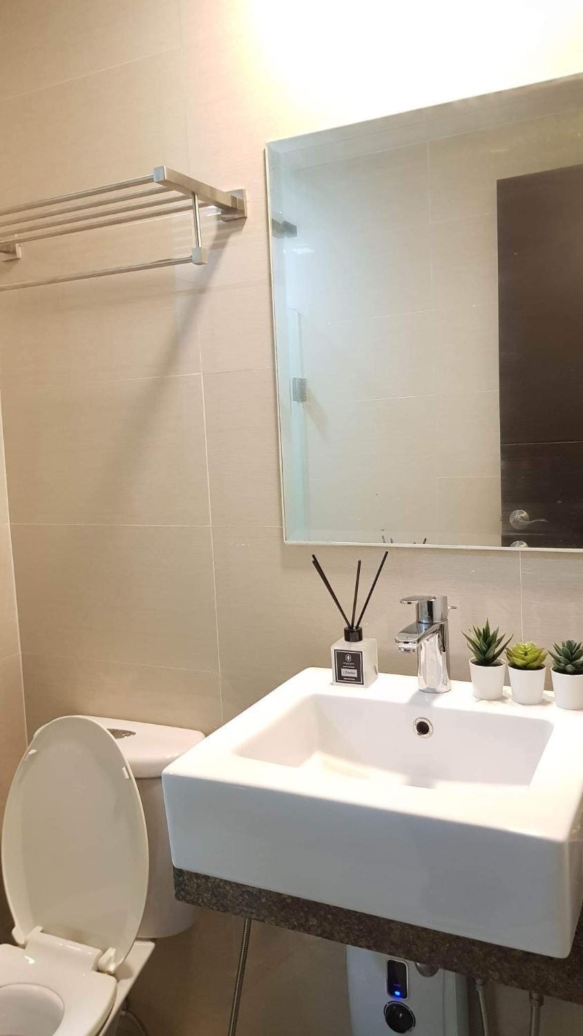 101 Newport blvd C2 4F by Rechelle Nunag Hotel in Pasay