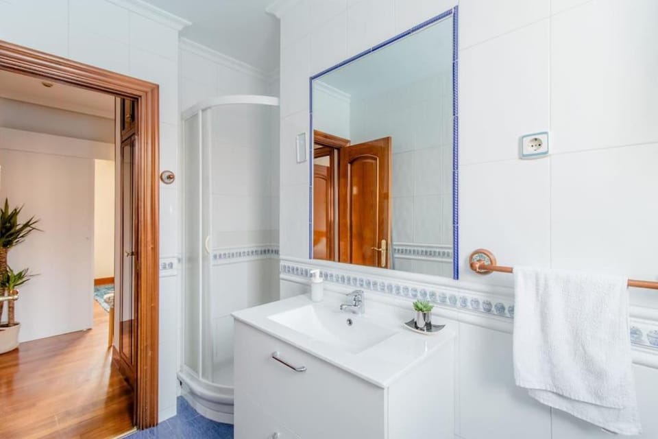 Shower, Bathroom, towels