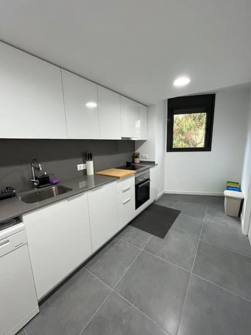 Nuevo, espacioso y confortable con pkg y piscina Apartment in Tossa de Mar