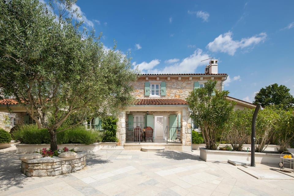 Property building, Spring, Garden view