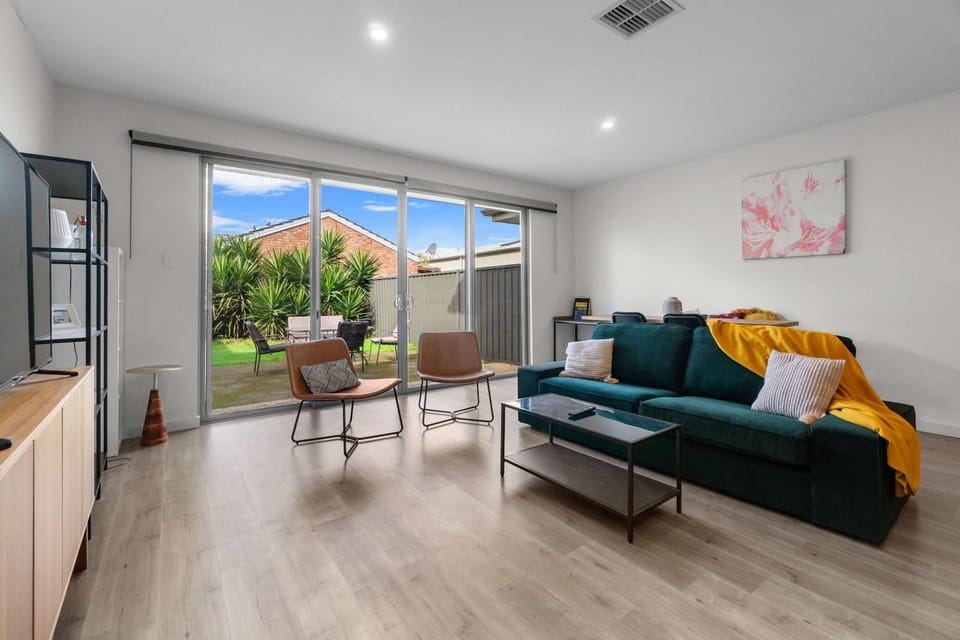 Mellow&Modernized Townhouse-3Beds-Quiet-Anzac Hwy House in Adelaide