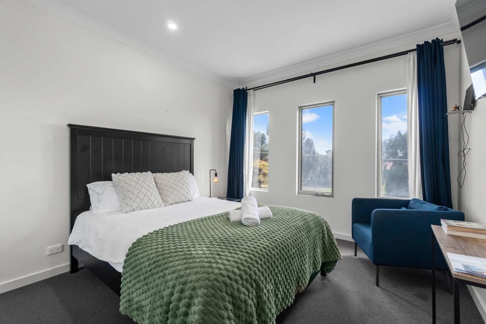 Mellow&Modernized Townhouse-3Beds-Quiet-Anzac Hwy House in Adelaide