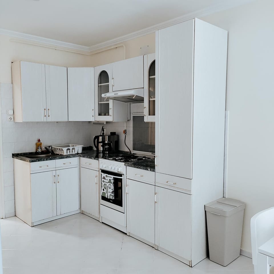 Kitchen or kitchenette, pet friendly, stove