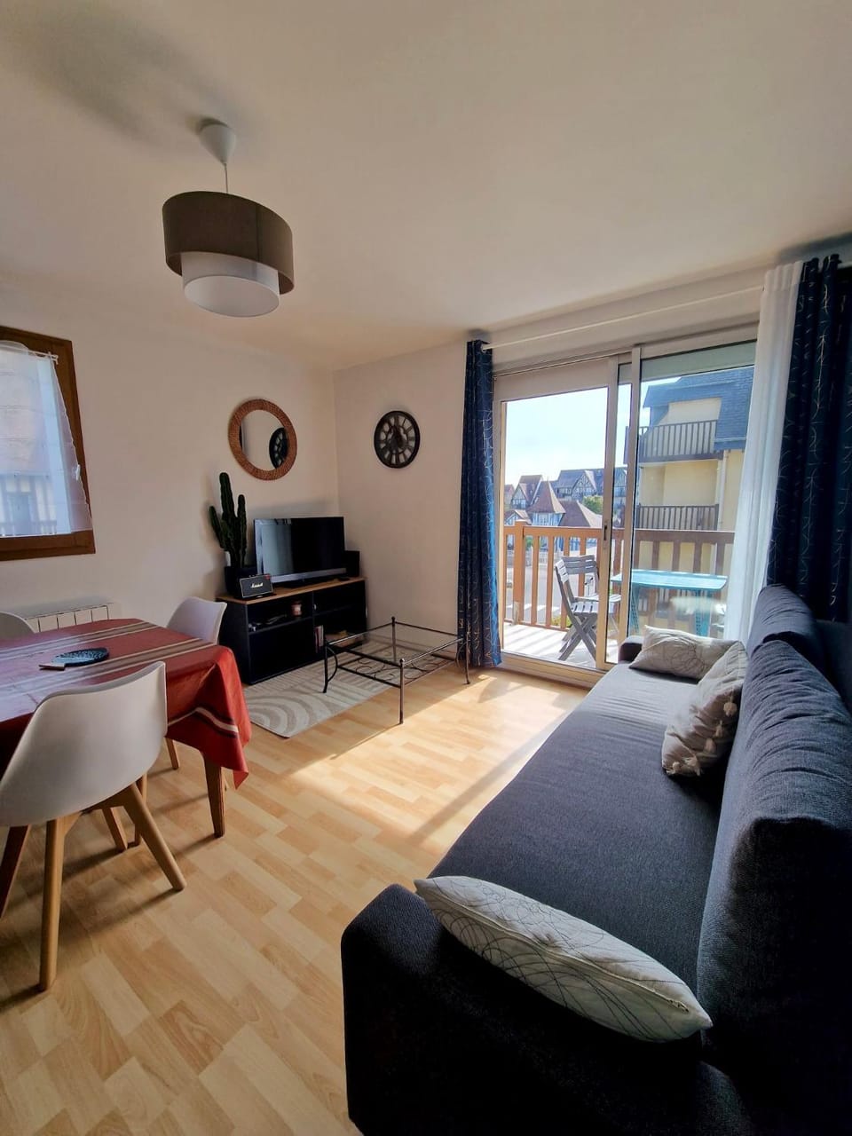 TV and multimedia, Balcony/Terrace, Living room, Seating area