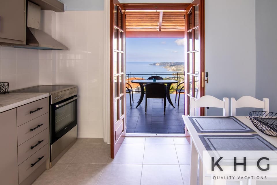 Dennis Grand view apartment in Vlachata village! Wide angle views! Apartment in Vlachata