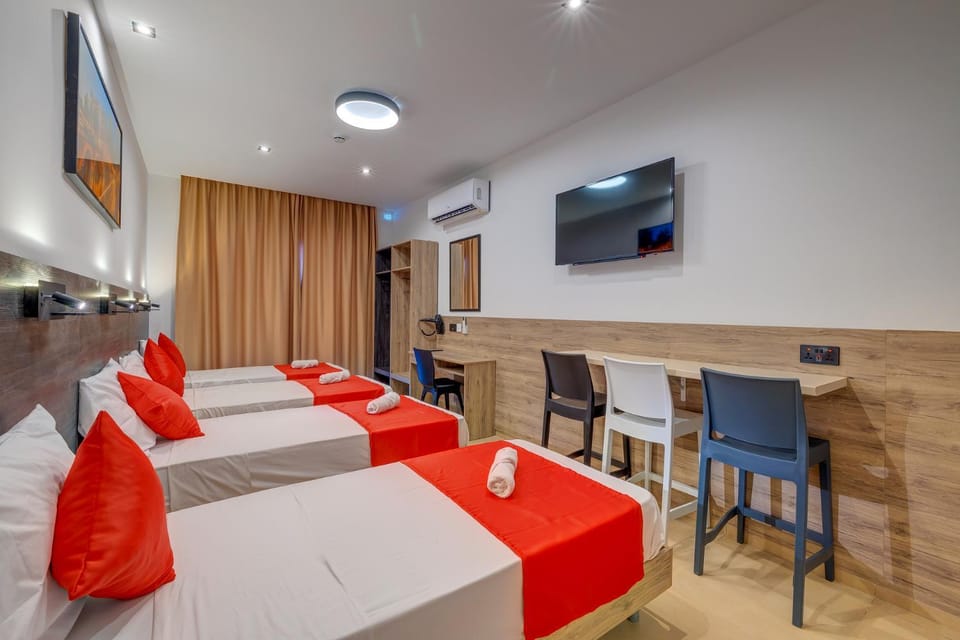 Bed, TV and multimedia, Photo of the whole room, Bedroom, air conditioner