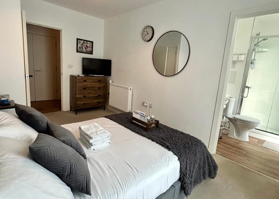 Bed, Bathroom, Bedroom