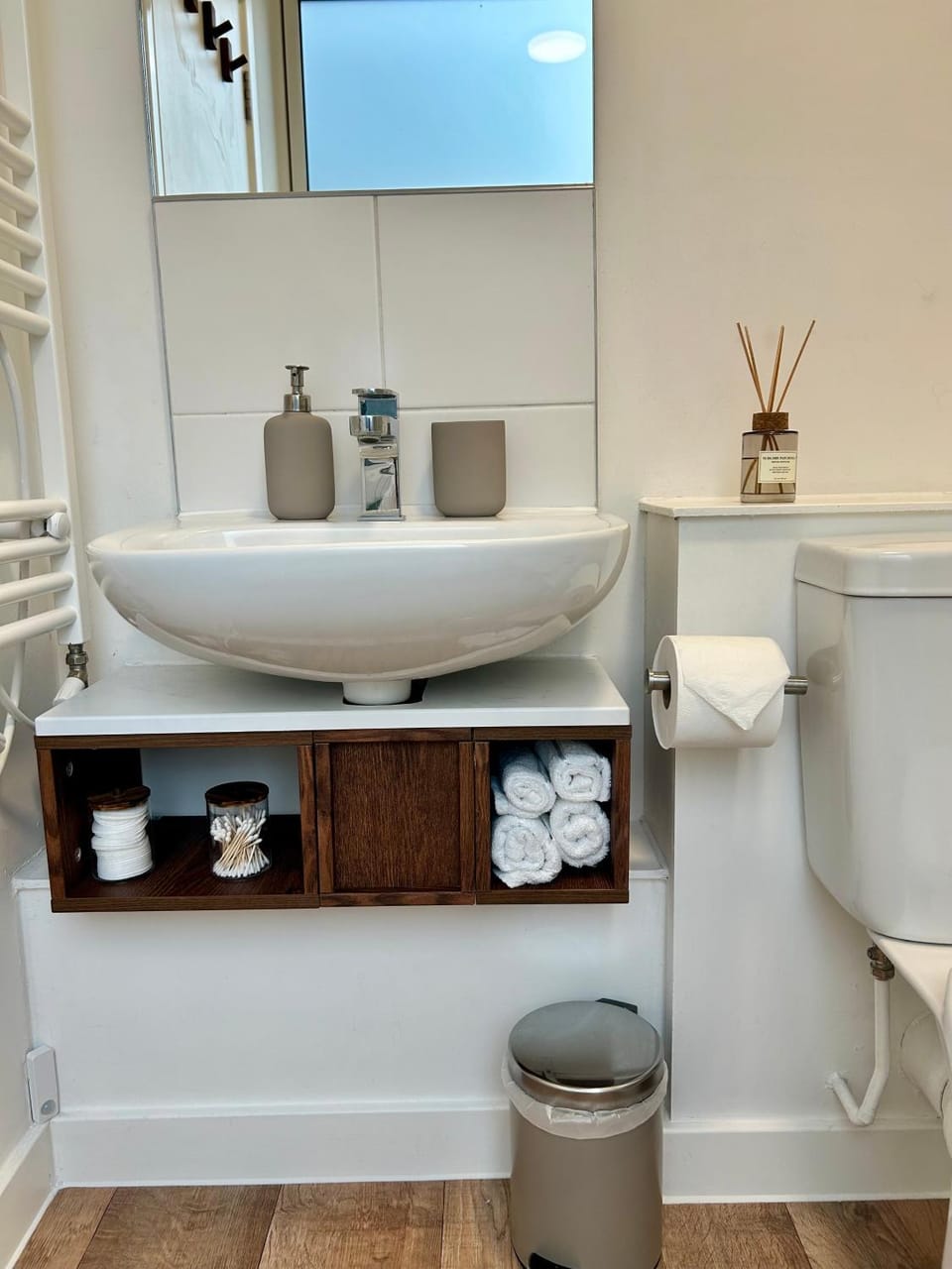 Toilet, Bathroom, towels