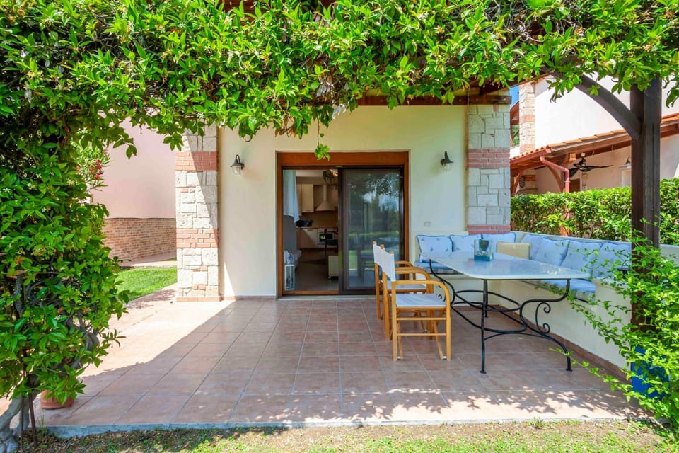 Patio, Garden, Balcony/Terrace, Seating area, Dining area, Garden view