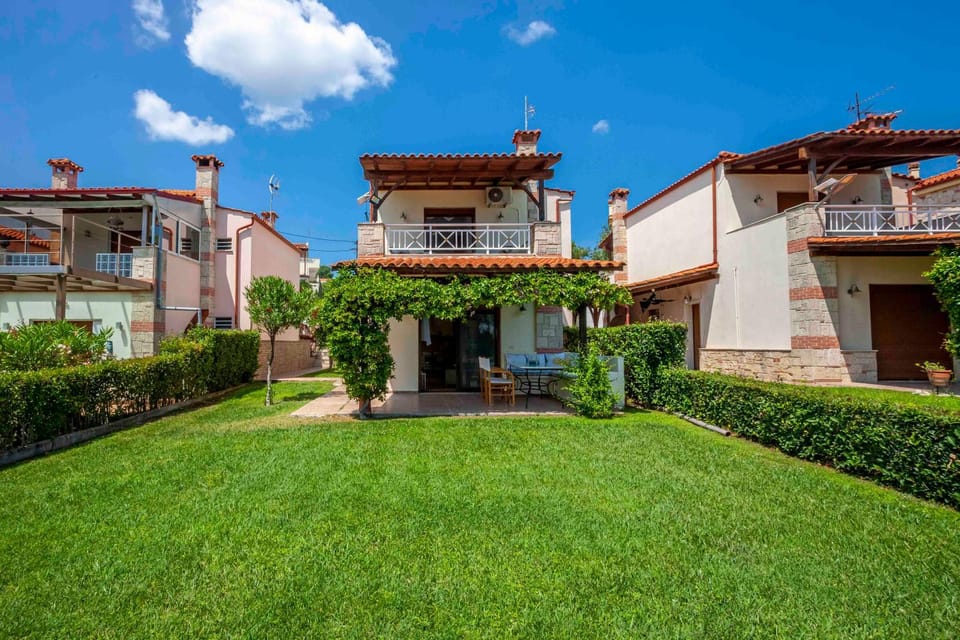 Property building, Garden, Garden view