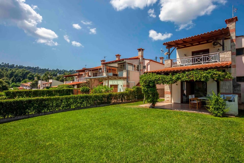 Property building, Natural landscape, Garden, Garden view