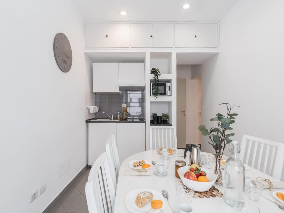 Kitchen or kitchenette, Dining area, Food, stove
