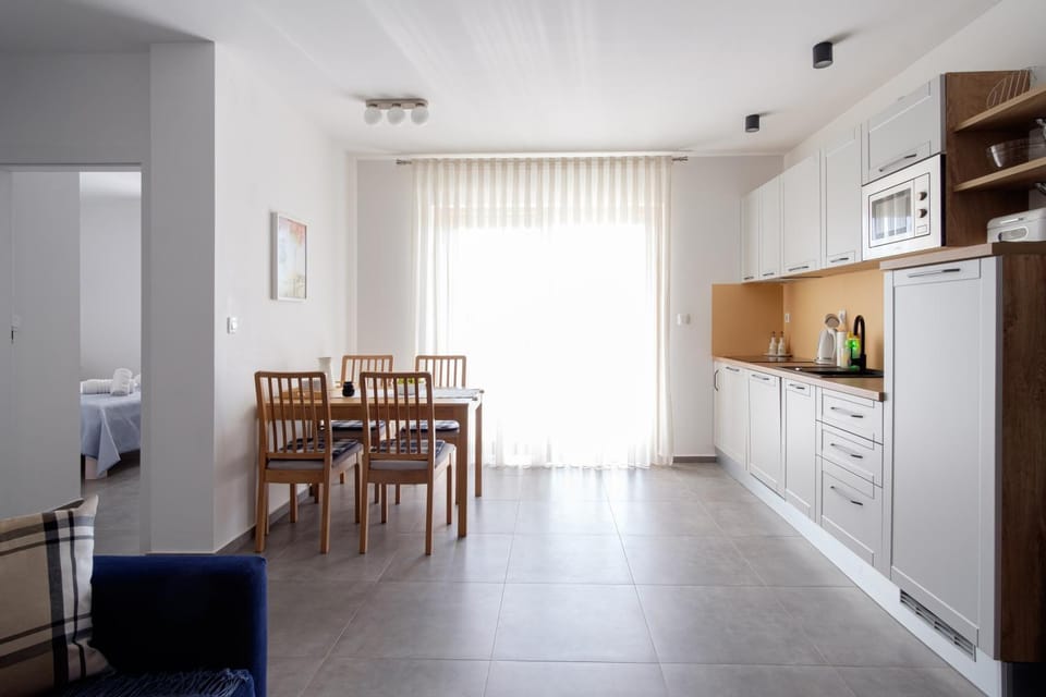 Kitchen or kitchenette, Dining area, kitchen