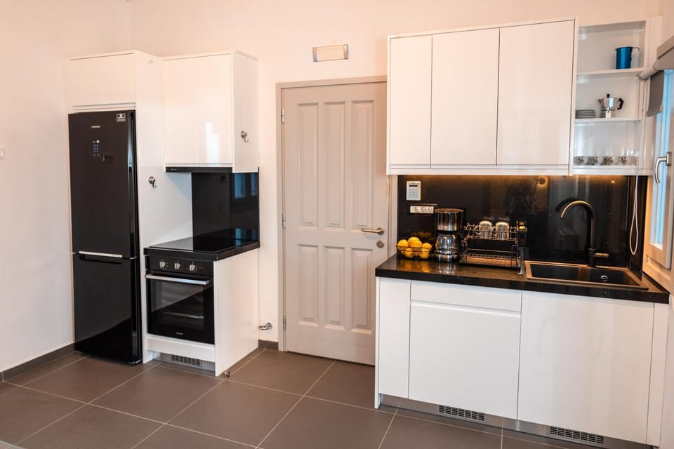 Coffee/tea facilities, Kitchen or kitchenette, dishwasher, pet friendly, stove