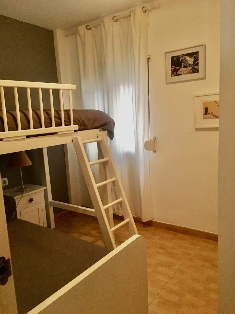 Bedroom, bunk bed
