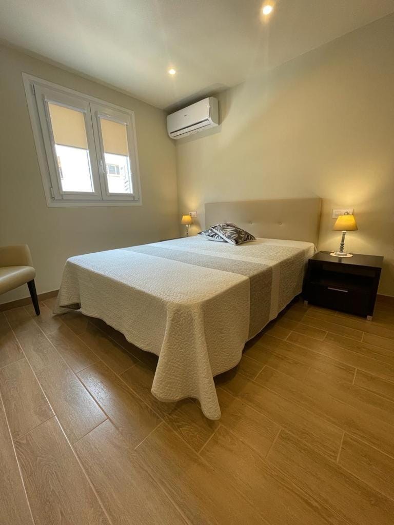 Bed, Bedroom, air conditioner