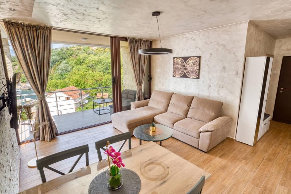 View (from property/room), Balcony/Terrace, air conditioner